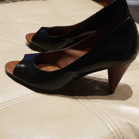 Banana Republic black peeptoe w. Brown round heel - Picture 5 of 8